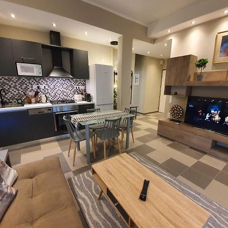 Lukas-2 B/R Luxurious Flat With Veranda Apartamento Atenas Exterior foto