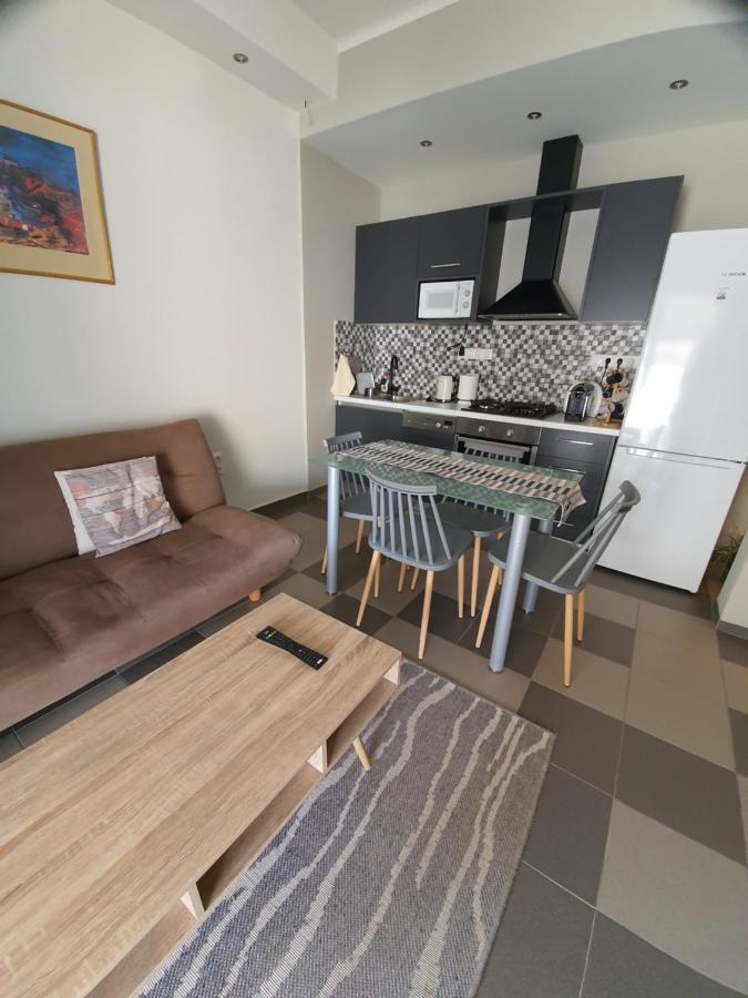 Lukas-2 B/R Luxurious Flat With Veranda Apartamento Atenas Exterior foto