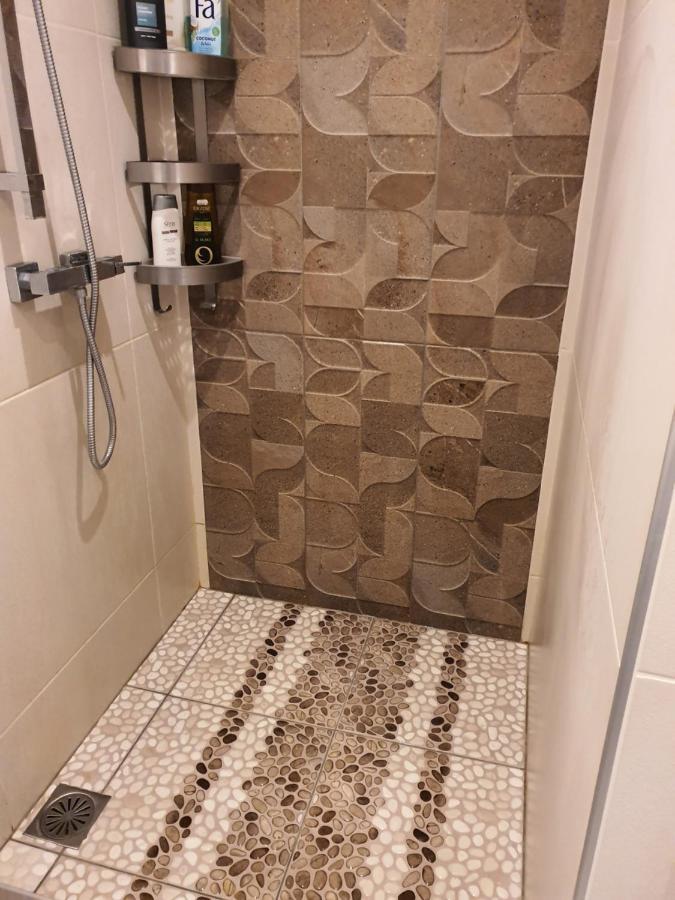 Lukas-2 B/R Luxurious Flat With Veranda Apartamento Atenas Exterior foto